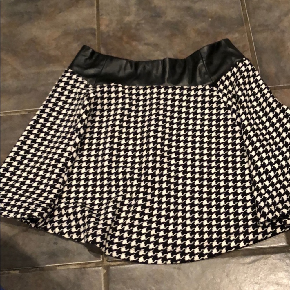 High waisted black and white skirt